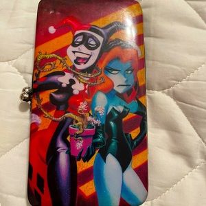 DC Comics Harley Quinn & Poison Ivy Kisslock Hinge Wallet
